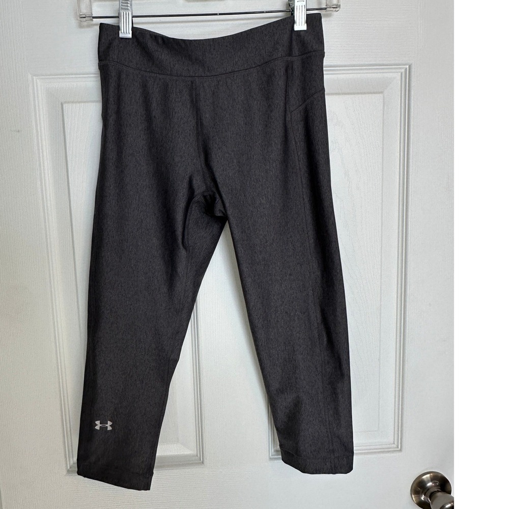 NWT Under Armour Women's Dark Gray Athletic Capri Leggings Size Small